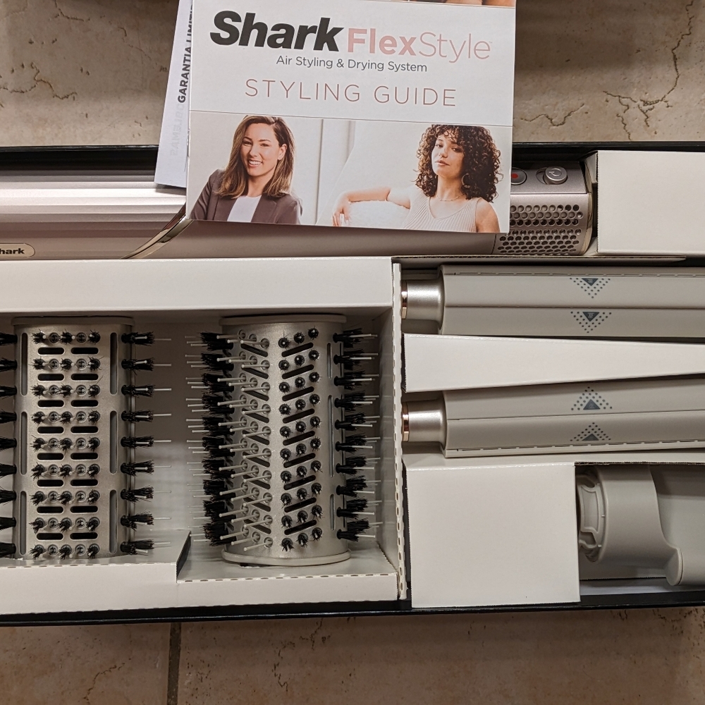 NIB Shark Flexstyle Straight and Wavy, never used